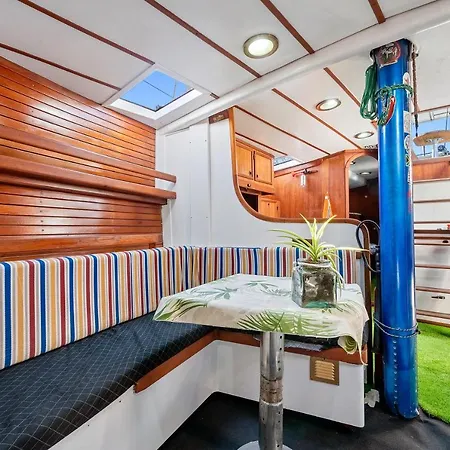 Botel Jacare Segur de Calafell